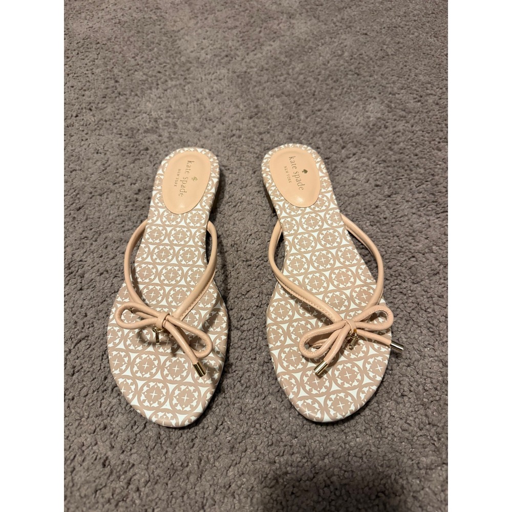 Kate Spade Tan Bow Thong
Sandals with Gold Heart Detail | Size 9.5 - Picture 2 of 8